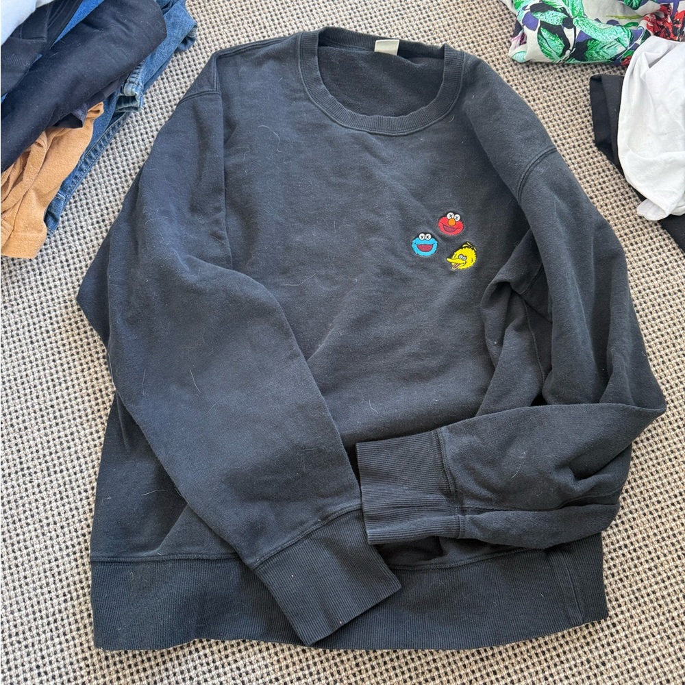 Uniqlo / Kaws Sesame Street Collab Sweatshirt - M